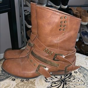 Size 8 Not Rated brown combat boots